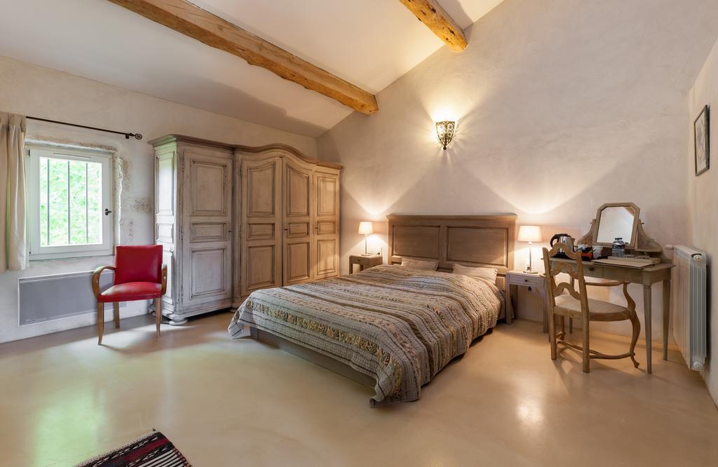 La Louviere Des Bruyeres Bed & Breakfast Robion en Luberon Room photo