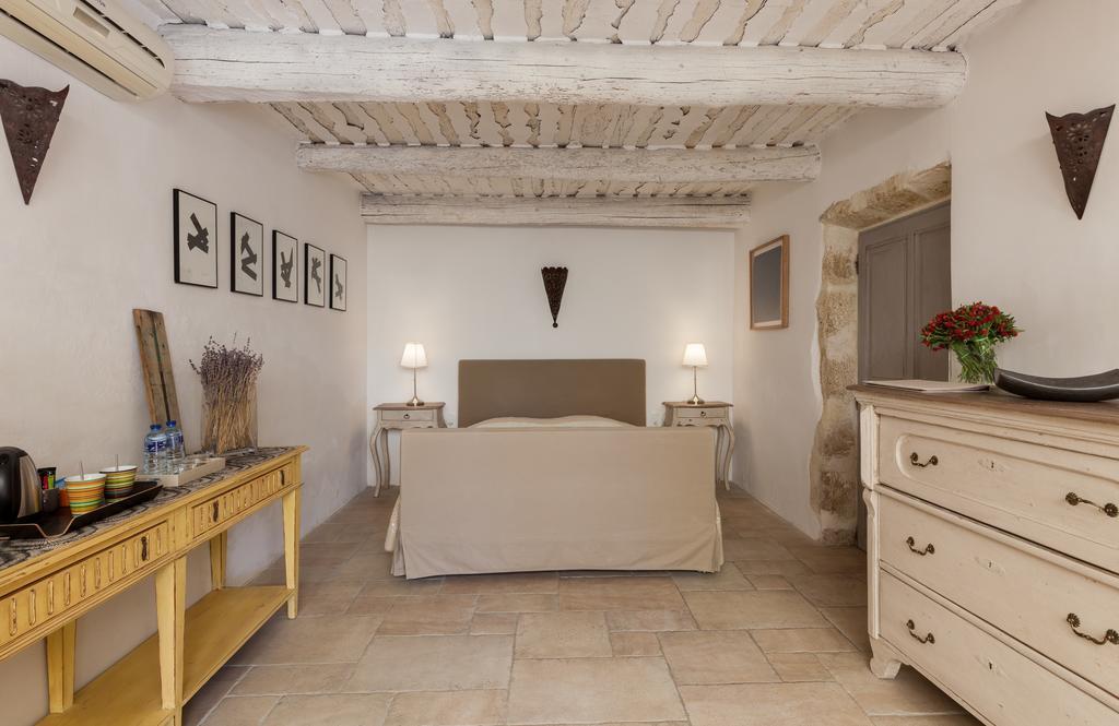 La Louviere Des Bruyeres Bed & Breakfast Robion en Luberon Room photo