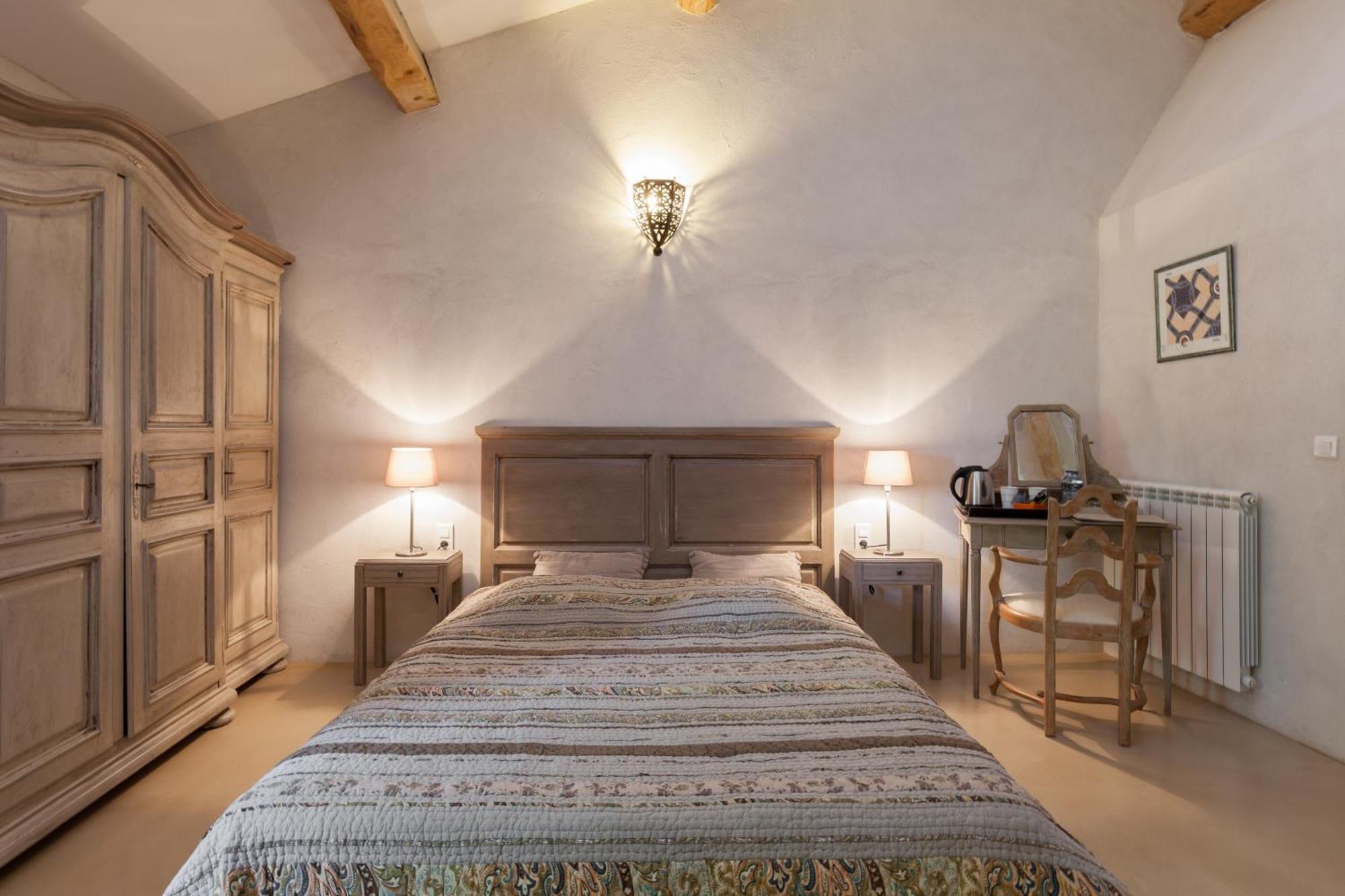 La Louviere Des Bruyeres Bed & Breakfast Robion en Luberon Room photo